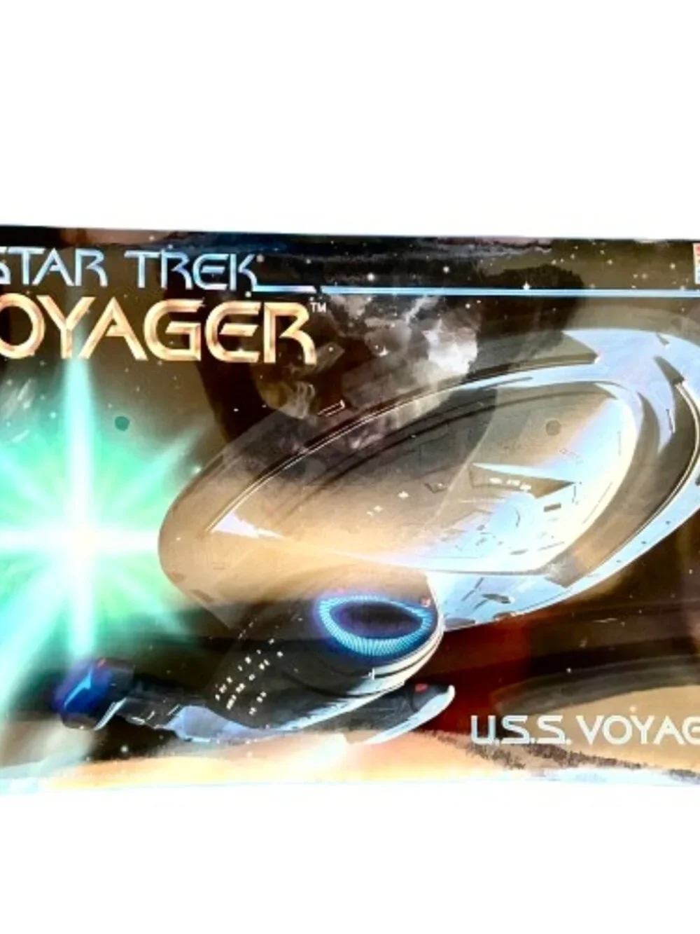 STAR TREK Vintage 1995 USS Voyager Monogram Model Kit New Sealed * dented box *